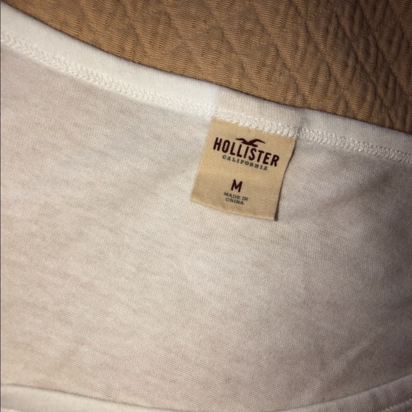Size medium Hollister shirt - Picture 3 of 3